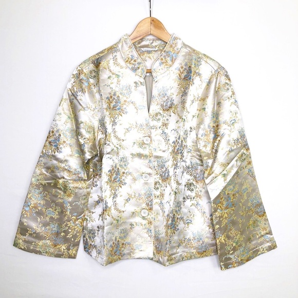 Cuddle down Asian jacquard floral button down jacket - Picture 1 of 10